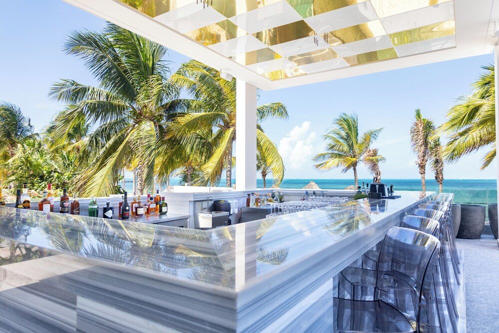 Hotel Mousai Cancún, quarto espaçoso com hidromassagem privativa ao ar livre