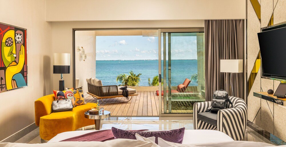 Hotel Mousai Cancún, piscina e terraço na cobertura com vista para o mar