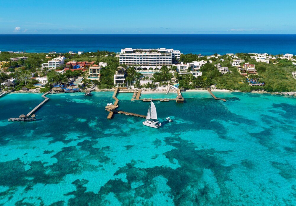 Impression Isla Mujeres by Secrets, cenário de frente para o mar no litoral da ilha