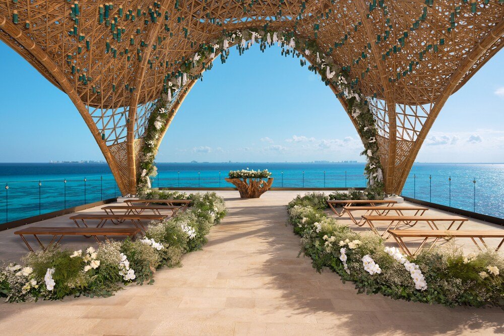 Impression Isla Mujeres by Secrets, exterior do resort de frente para o mar