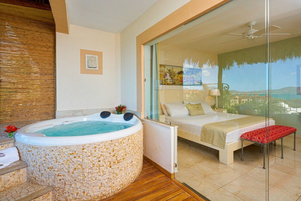 Guest room at the adults-only Jardín del Edén hotel