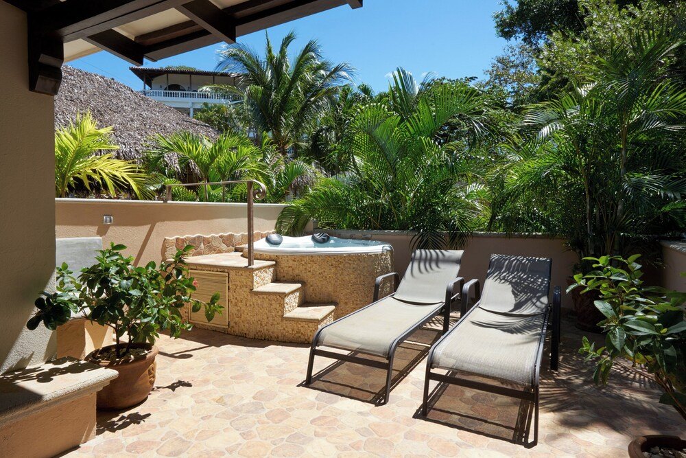 Evening view of Jardín del Edén Boutique Hotel in Tamarindo
