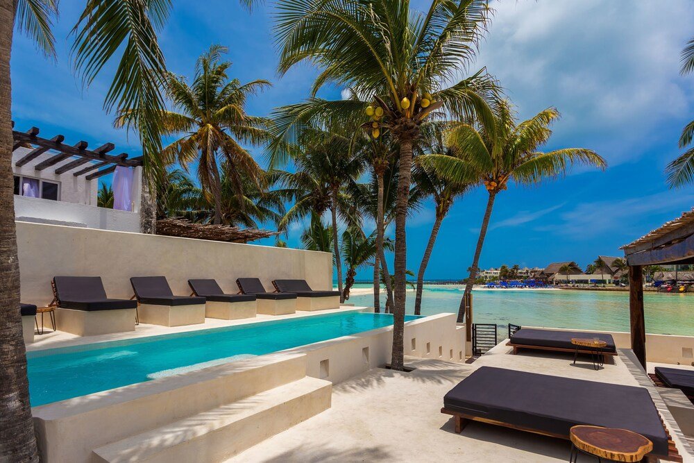 Lotus Beach Hotel: adults-only boutique hotel in Isla Mujeres, photo 1